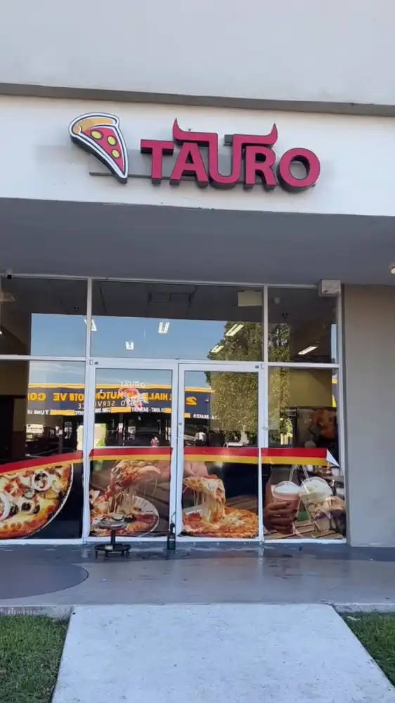 Tauro Pizza Local